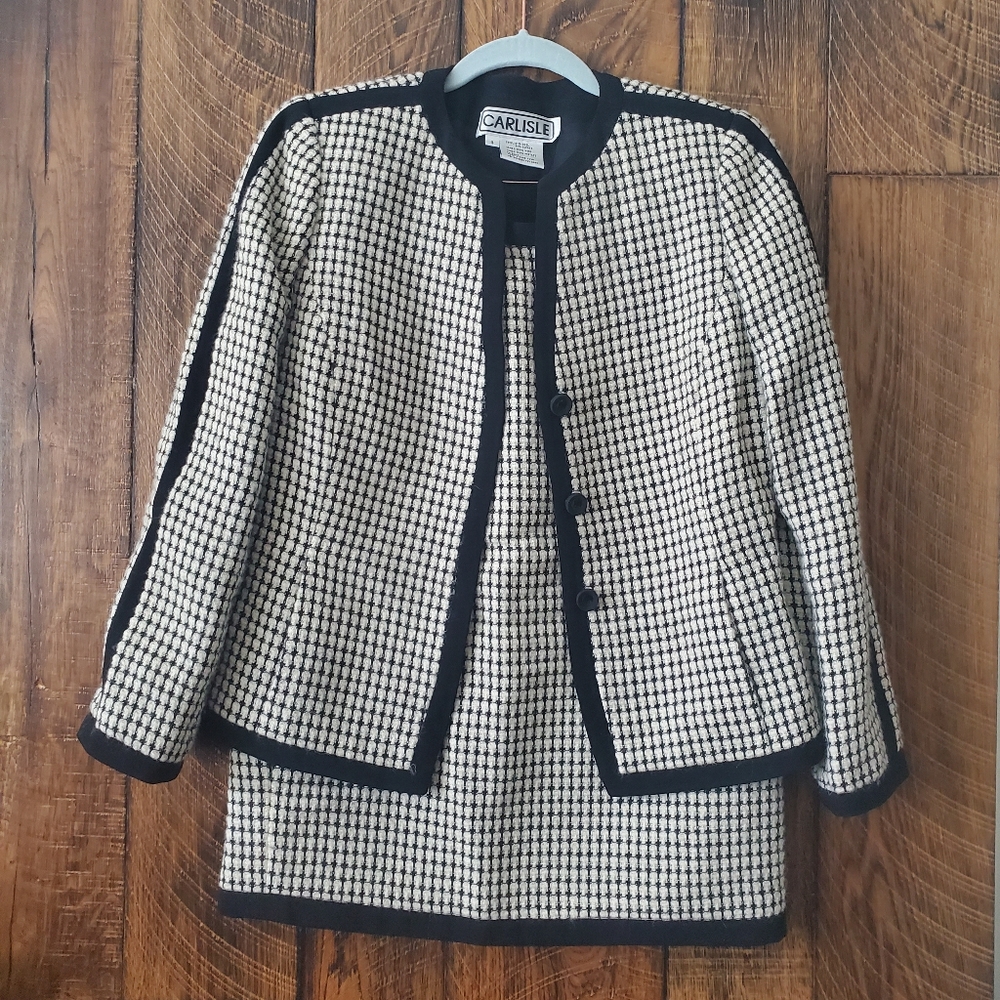 Vintage Carlisle 2 piece b/w size 4/6 jacket skirt herringbone pattern vintage